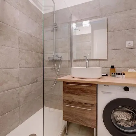 Au Lyon D 'ort アパート ビユールバンヌ